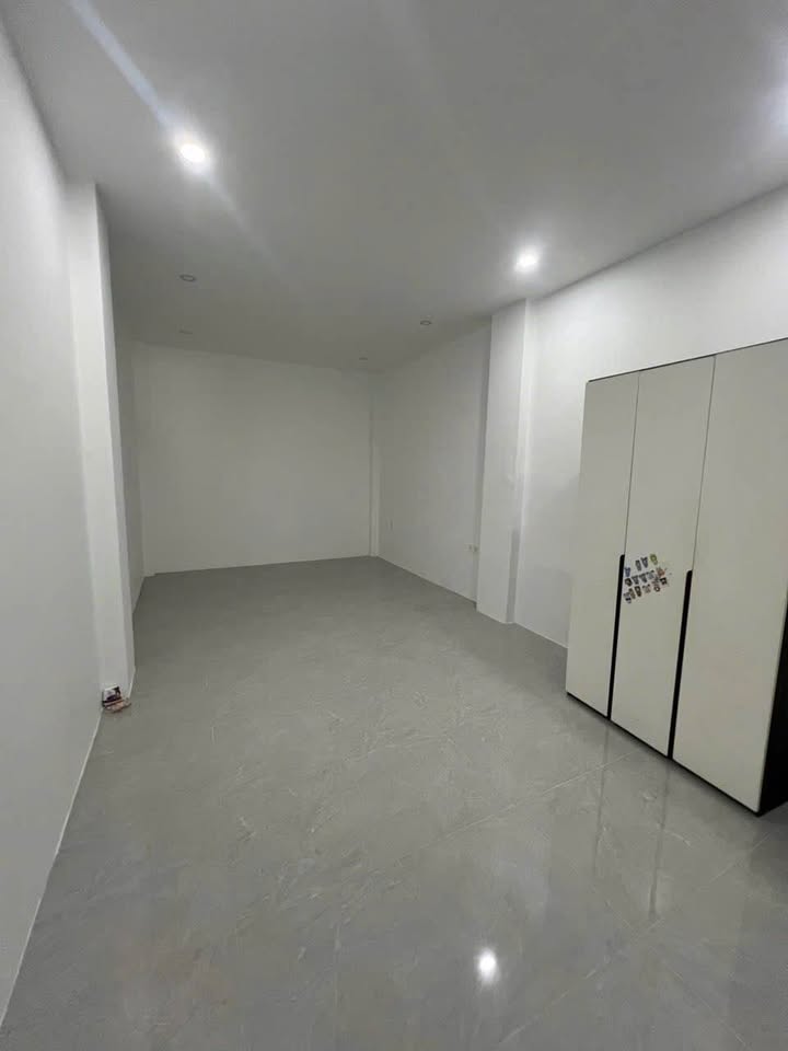 Cho thuê mặt bằng mặt tiền Dã Tượng Nha Trang 60m² giá 10 triệu - Khu du lịch sầm uất!