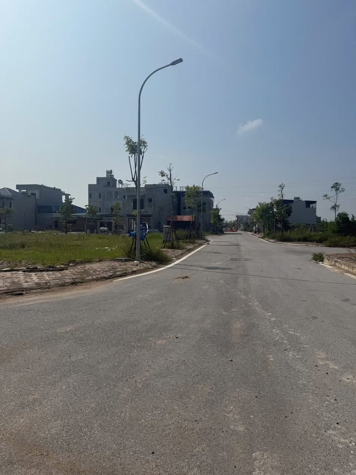 Đất nền khu tái định cư Trung Giã, Sóc Sơn 240m² giá 7.92 tỷ - Sổ đỏ chính chủ, thương lượng ngay!