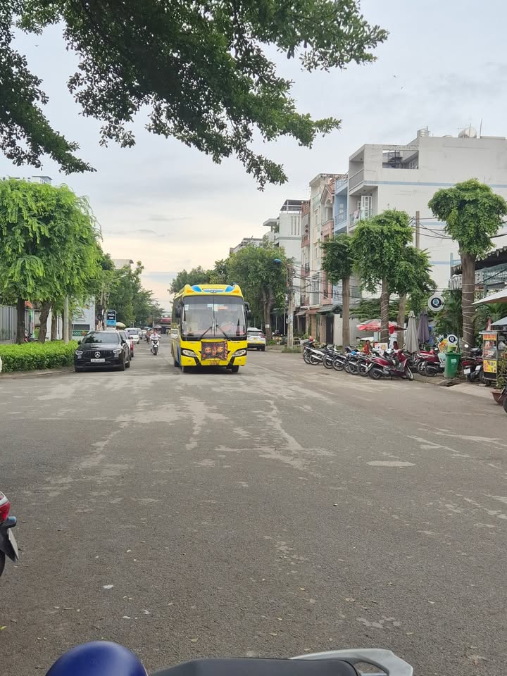 Nhà 3 tầng Phú Thuận Q7, diện tích 64.95m², giá 9.5 tỷ - Ô tô ngủ trong nhà!