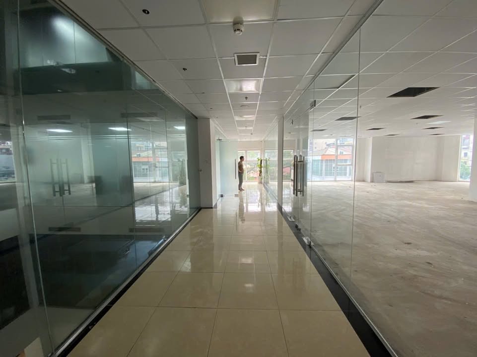 Sàn văn phòng cho thuê tại Hoàng Quốc Việt 100m² - Giá chỉ 200k/m²