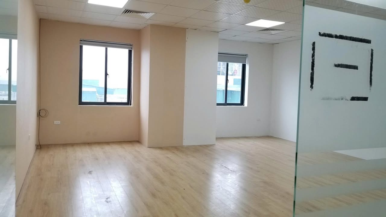 Văn phòng cho thuê tại Thành Thái, Cầu Giấy, Hà Nội 45m² chỉ 11 triệu - Sang trọng và hiện đại!