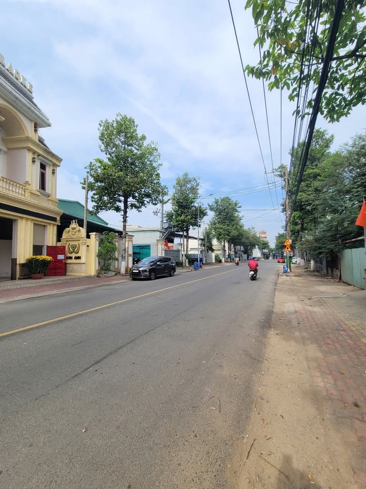 Đất mặt tiền đường Nguyễn Hữu Cảnh, Dĩ An 572m² giá 18.2 tỷ - Sổ hồng riêng, đầu tư lý tưởng!