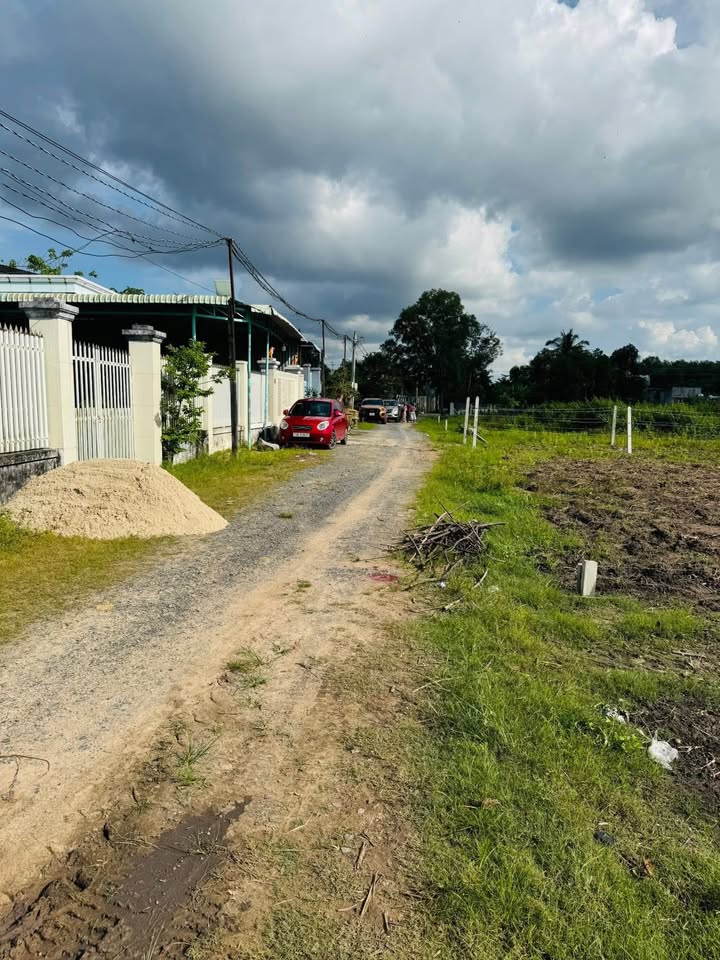 Đất nền Phan Dương Minh Châu 100m² giá 299 triệu - Sổ hồng đầy đủ, khu dân cư đông đúc!