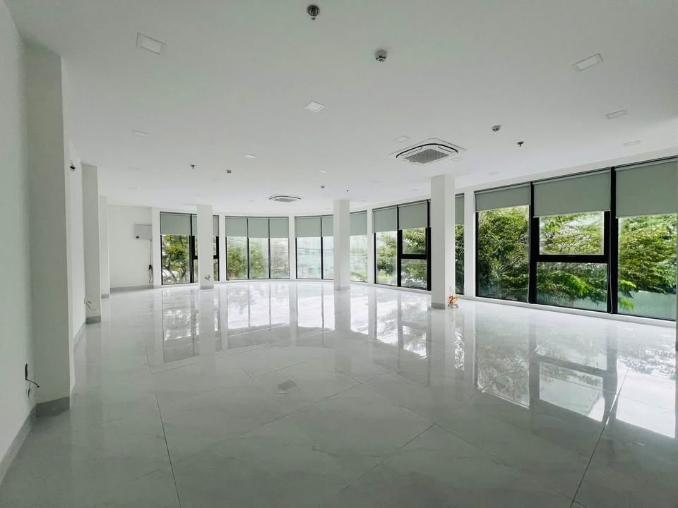 Văn phòng cho thuê Lê Quảng Chí, Hòa Xuân 140m² giá 13 triệu - Mặt tiền nhận diện tốt!