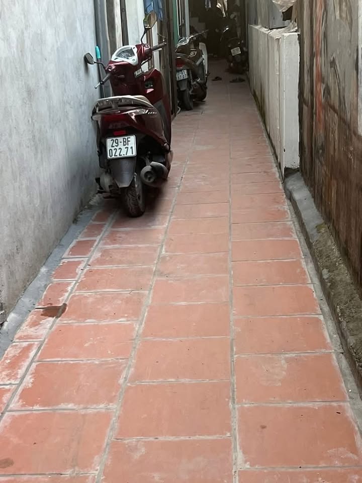 Nhà 3 tầng Định Công Hạ 28m² giá 2.15 tỷ - Tiện ích giao thông thuận lợi!