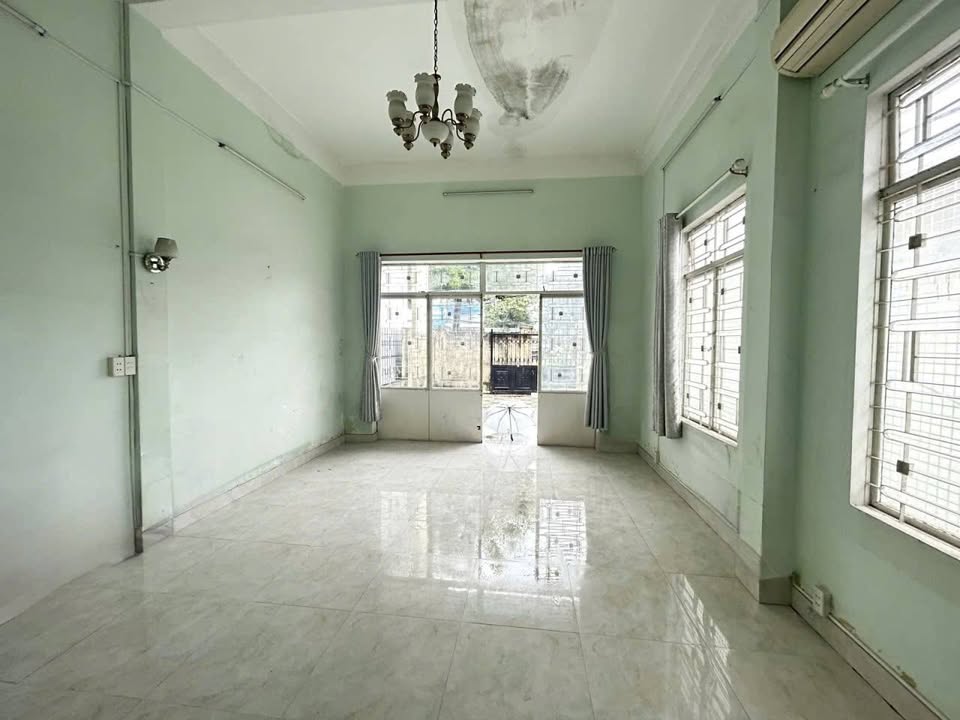 Nhà 2 tầng lô góc 202m² đường Tôn Đức Thắng giá 14 tỷ - Vị trí tuyệt đẹp, kinh doanh thuận lợi!