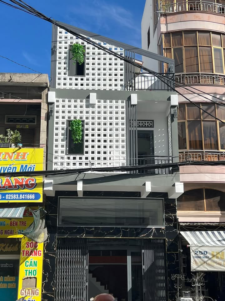 Nhà mặt tiền 252 Thống Nhất, Nha Trang 200m² giá 35 triệu - Thiết kế đẹp, sẵn sàng cho thuê!