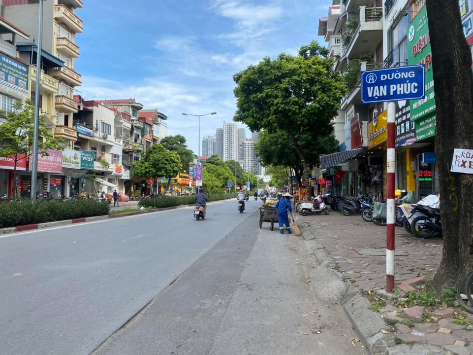 Nhà phố kinh doanh mặt tiền 4m đường Vạn Phúc 100m² giá 24.5 tỷ - Cơ hội đầu tư sinh lời!
