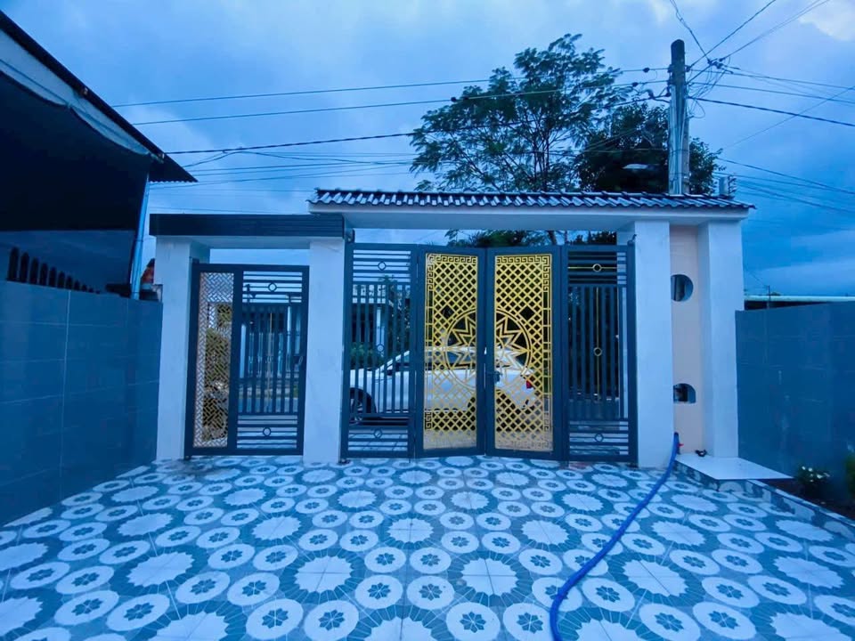 Nhà mái thái 100m² tại Nguyễn Chí Thanh, Tây Ninh giá 2.15 tỷ - Sẵn sàng ở ngay!