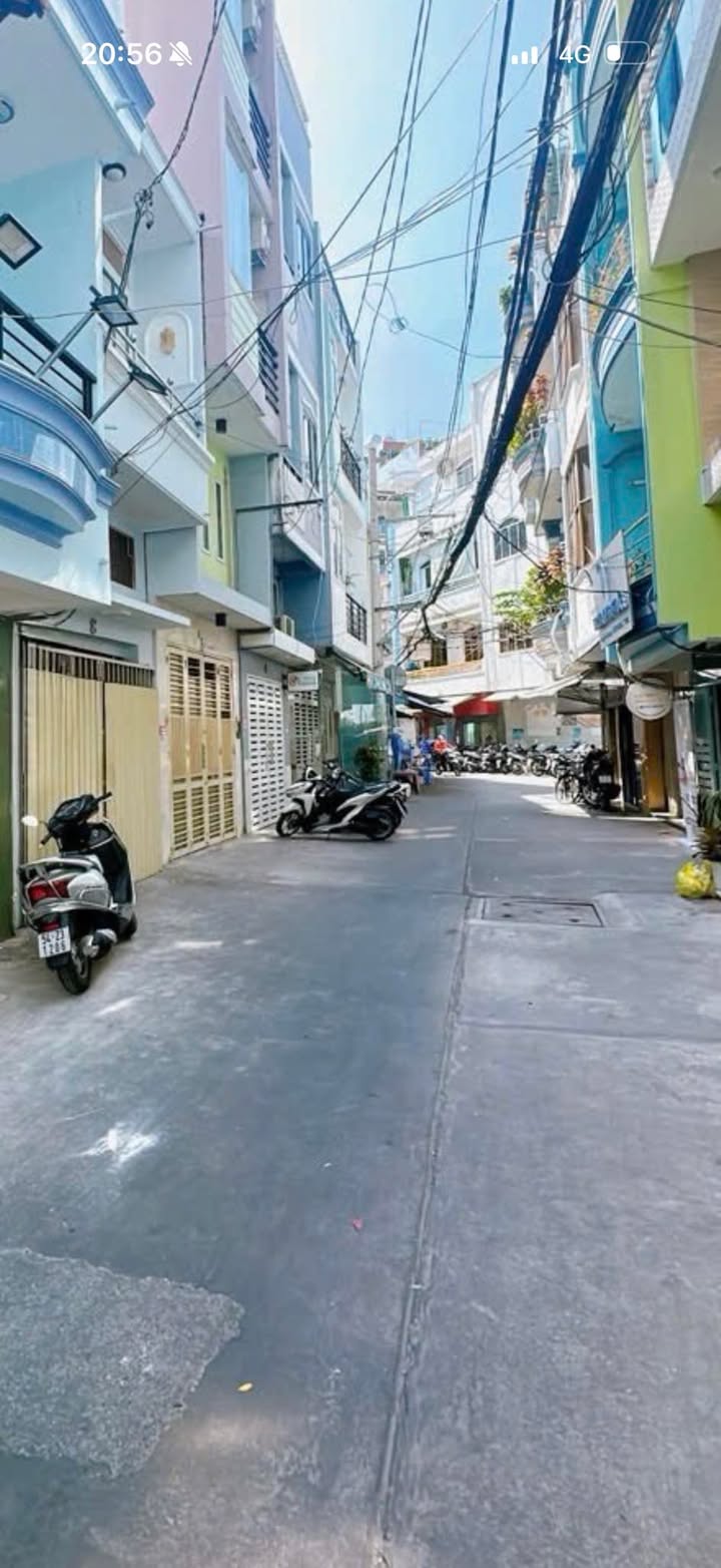Nhà bán Quận 4, 24m² giá 6.2 tỷ - Vị trí đẹp, giao thông thuận tiện!