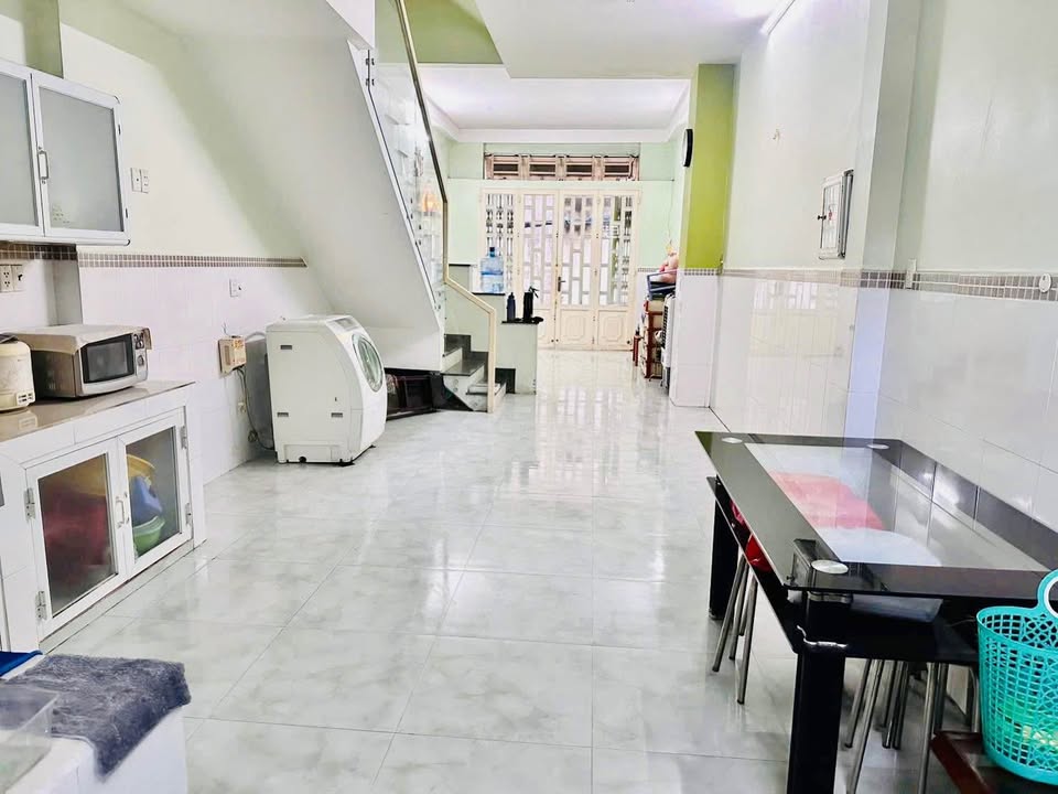 Nhà thuê Tân Phú 64m² giá 12 triệu - Phù hợp cho gia đình và kinh doanh online!