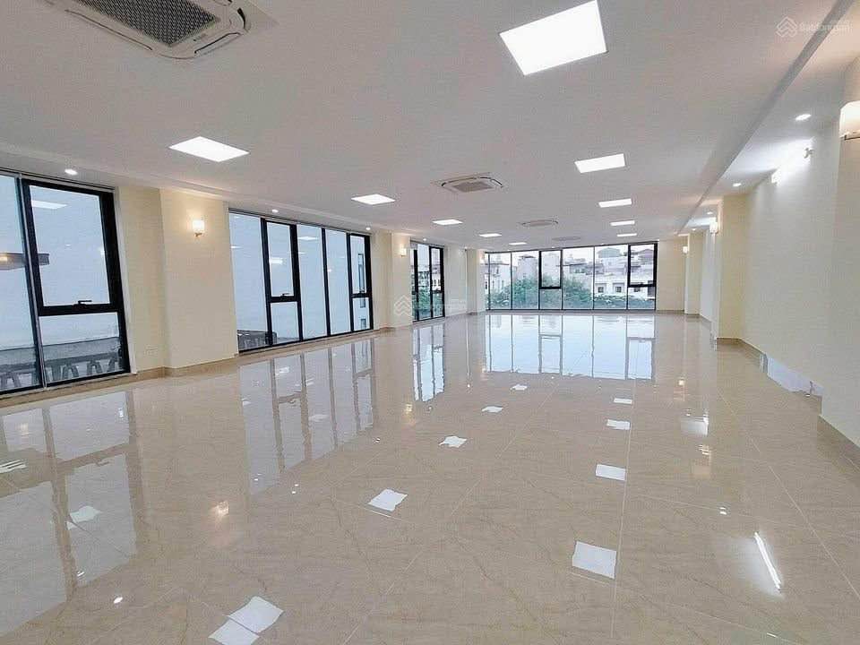 Văn phòng cho thuê đường Láng, Đống Đa 150m² giá 42 triệu - Không gian sang trọng, làm việc 24/7!