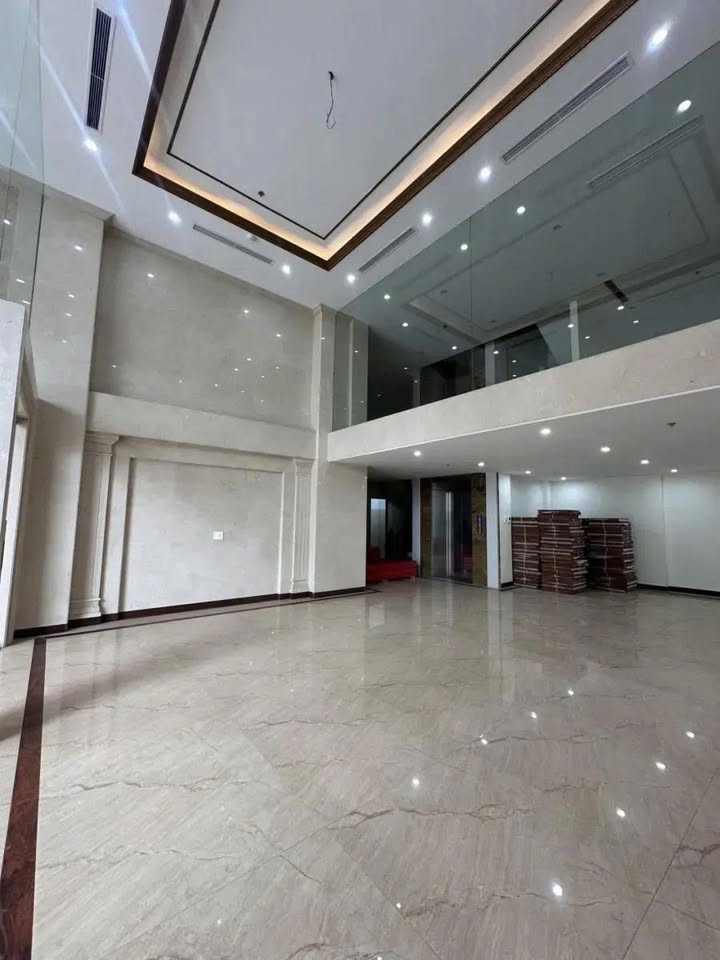 Nhà riêng cho thuê gần 111 đường Thanh Nhàn, 500m² - Phù hợp làm văn phòng, showroom