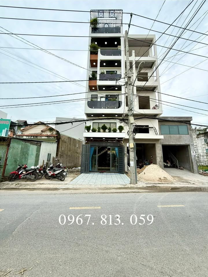 Nhà mặt tiền Thạnh Xuân 25, Quận 12, 105m² giá 10.9 tỷ - Thiết kế hiện đại, sân vườn rộng rãi!