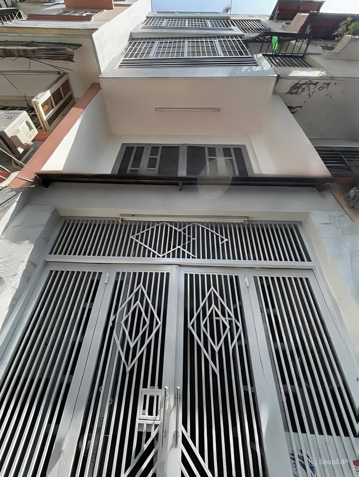 Nhà riêng 5 tầng đường Hoàng Diệu, quận 4 - Chỉ 4.4 tỷ, sổ riêng chính chủ!