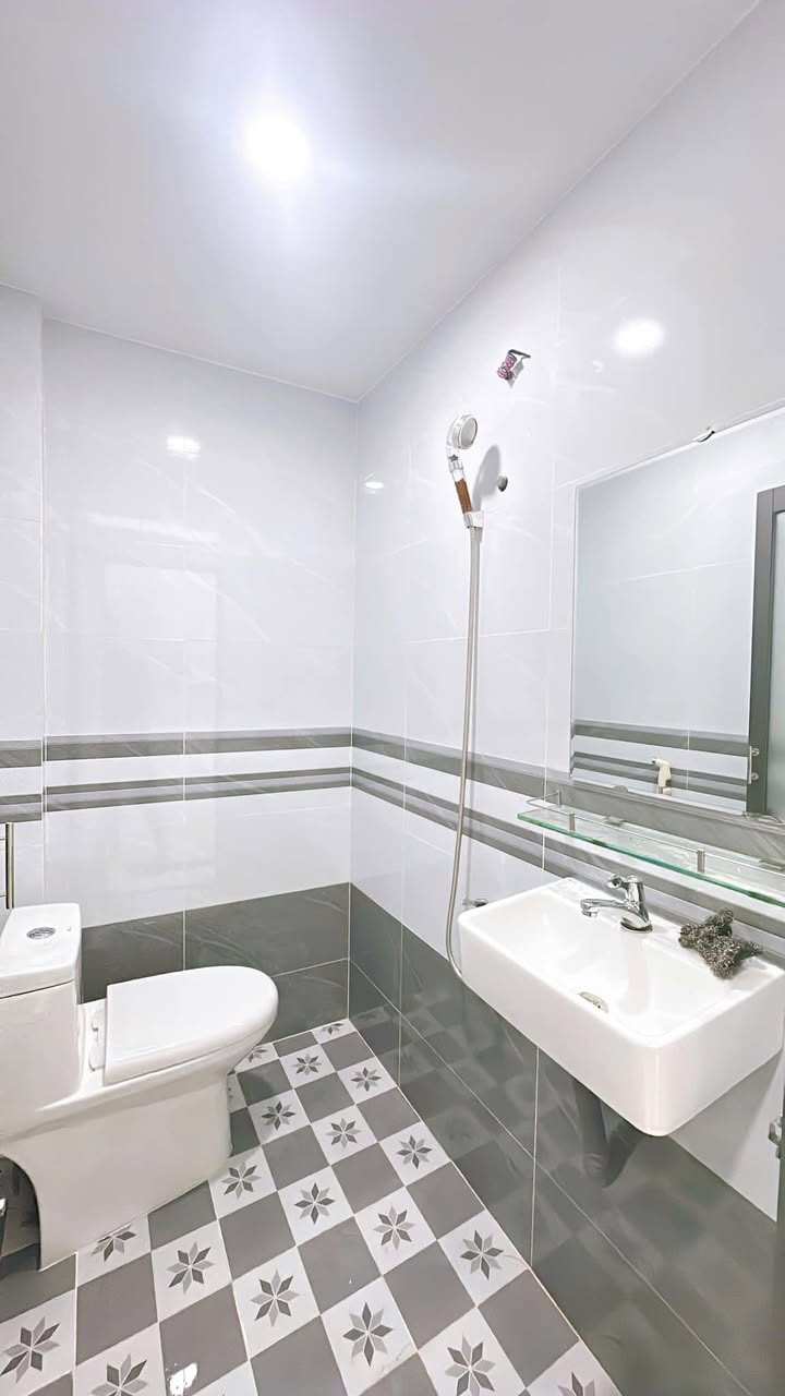 Nhà Bán Quận 4 - Hẻm 1/ Tôn Đản 25m² giá 2.95 tỷ - Trung tâm Sài Gòn tiện ích đầy đủ!