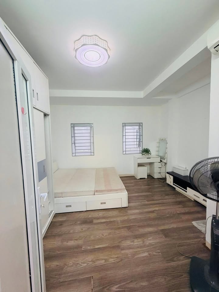 Căn hộ CCMN ngõ Đại Đồng, Đống Đa 70m² giá 9 triệu - Nội thất đầy đủ, thích hợp gia đình!