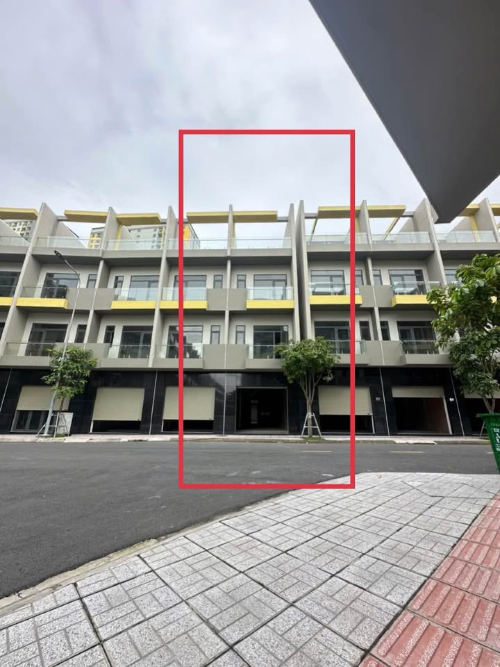 Shophouse UniValley Dĩ An 200m² giá 1.5 tỷ - Cơ hội đầu tư hấp dẫn!