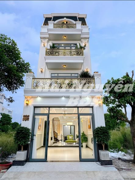 Nhà phố mặt tiền đường Huỳnh Tấn Phát, Nhà Bè 82.5m² giá 9.8 tỷ - Full nội thất cao cấp!