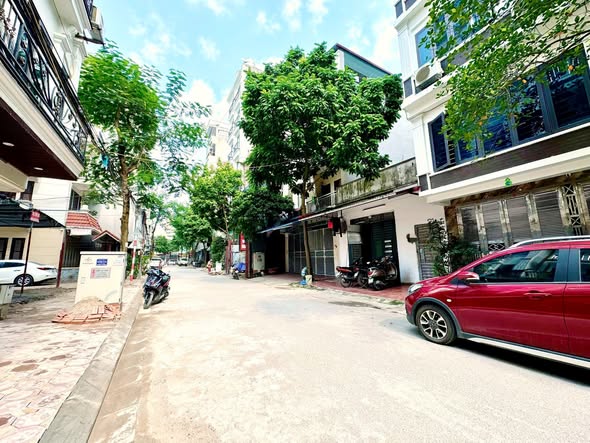 Nhà FrontHouse Phú Diễn 85m² giá thỏa thuận - Thiết kế hiện đại, thang máy kịch tầng!