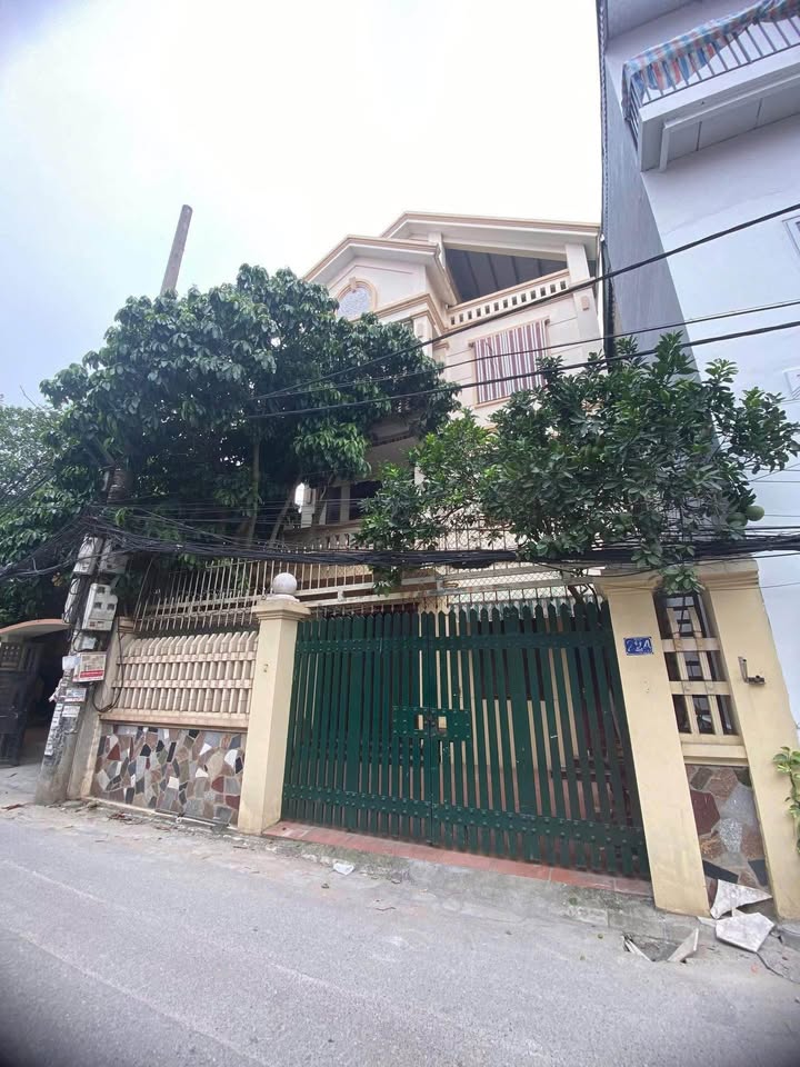 Biệt thự mặt phố Bắc Cầu, Ngọc Thụy 170m² giá 18 tỷ - Kinh doanh sầm uất!