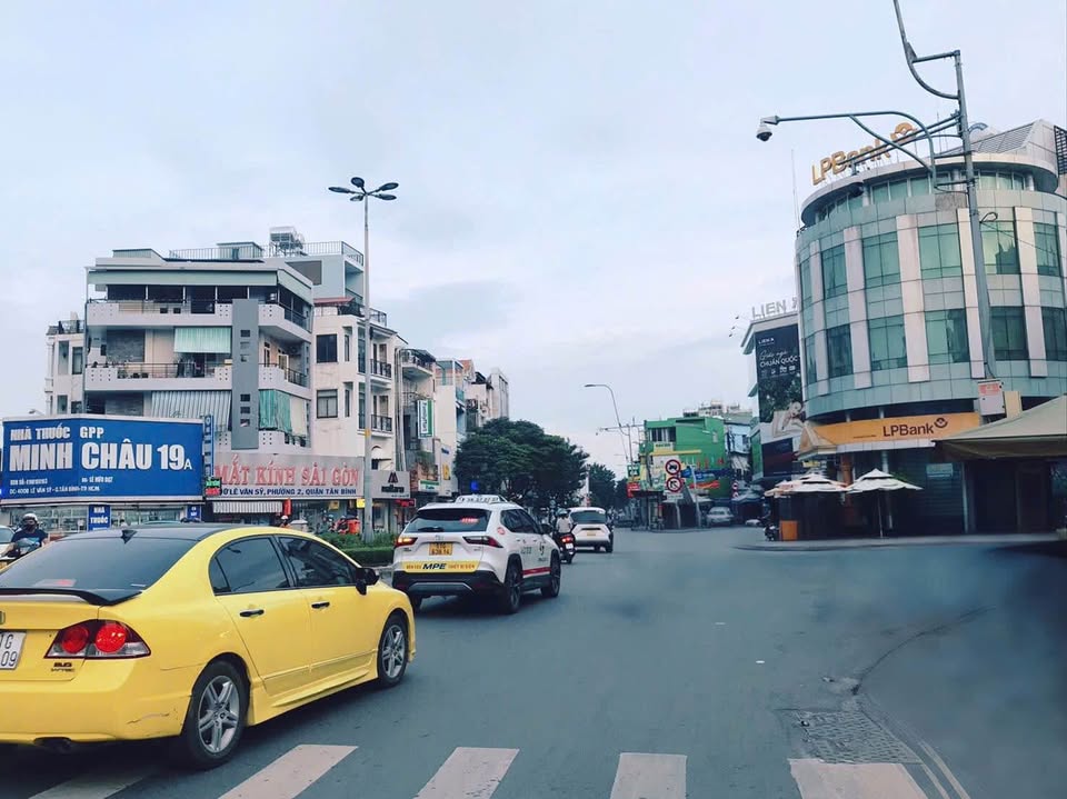 Nhà phố Lê Văn Sỹ, Quận 3, 73.5m² giá 7 tỷ - Hẻm xe hơi gần công viên!