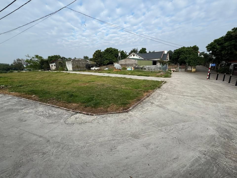 Đất nền Sơn Đông 100m² giá 2.2 tỷ - Đường rộng 2 mặt tiền, vị trí đắc địa!