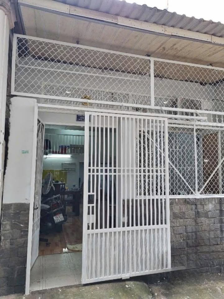 Nhà cấp 4 hẻm xe hơi xã Tân Kiên, Bình Chánh 38m² giá 850 triệu - Sổ hồng riêng chính chủ!