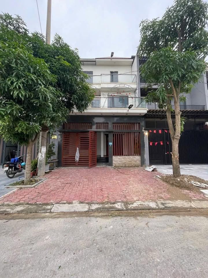 Nhà mặt tiền đường Hồ Quý Ly, Bến Thủy 120m² - Cho thuê chỉ 10 triệu/tháng!