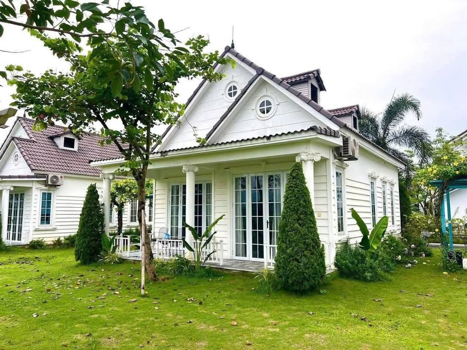 Biệt thự Vườn Vua Resort & Villas 357m² giá 4.8 tỷ - Cuộc sống thượng lưu giữa thiên nhiên!