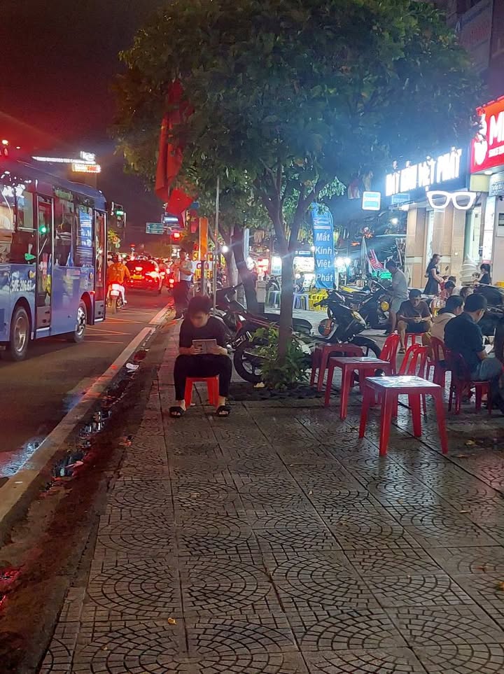 Nhà mặt tiền đường Hoàng Diệu, phường 9, quận 4 - Diện tích 60m², giá 42 triệu, thích hợp kinh doanh đa ngành