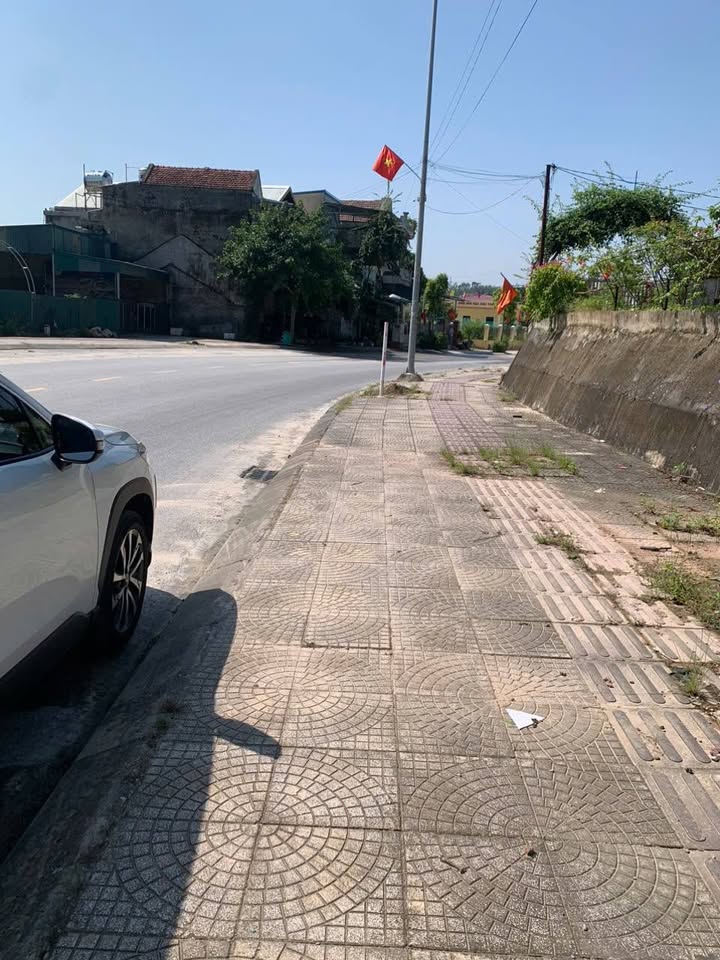 Đất mặt đường 279 Hoành Bồ 180m² giá 2 tỷ - Kinh doanh thuận lợi!