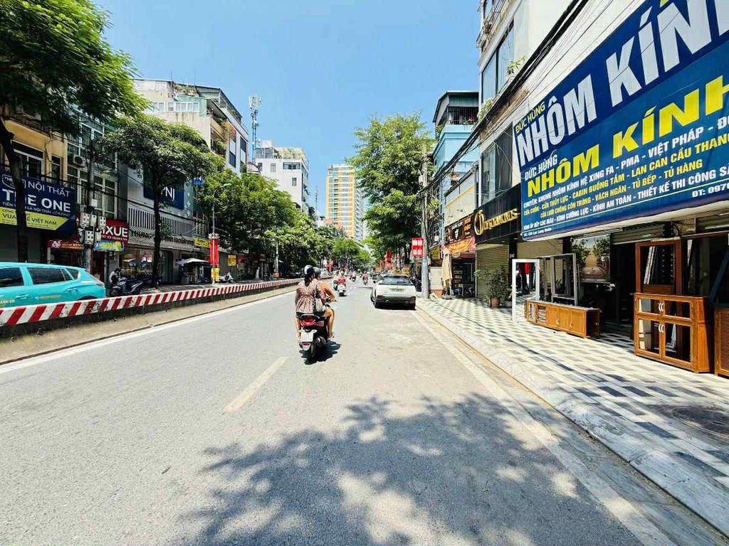 Nhà phố Lạc Long Quân 45m² giá 32 tỷ - Đầu tư sinh lời tuyệt vời!