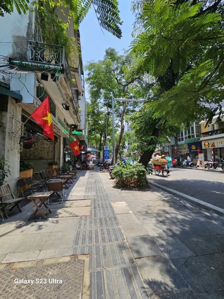 Nhà mặt phố Hàm Long 180m² x 9 tầng - Chỉ 150 tỷ, 100m ra Hồ Gươm!