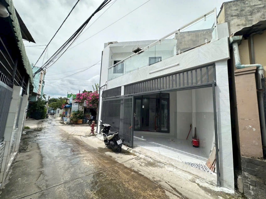 Bán nhà 1 trệt 1 lầu P.Bửu Hoà 100m² giá 2.35 tỷ - Nhà mới, tiện ích đầy đủ!