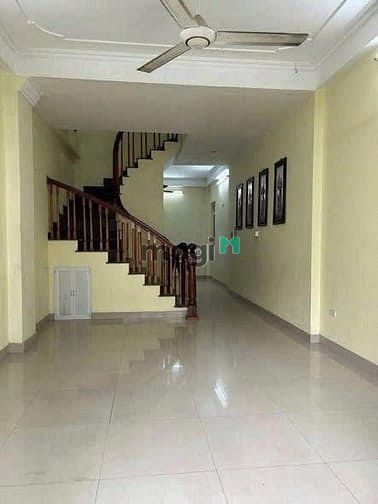 Nhà mặt phố Mễ Trì 300m² giá 20 triệu - Ô tô đỗ cửa thuận tiện!