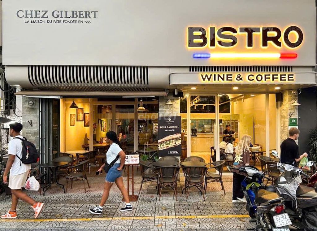 Nhà Mặt Tiền Đường Trần Hưng Đạo Quận 1 Diện Tích 320m² Giá 160 triệu - Kinh doanh đắc địa!