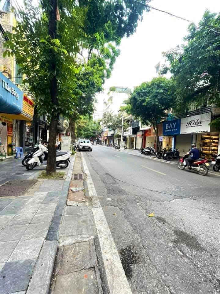Bán nhà mặt phố Hàng Bông 185m² giá 140 tỷ - Đầu tư sinh lời ngay!