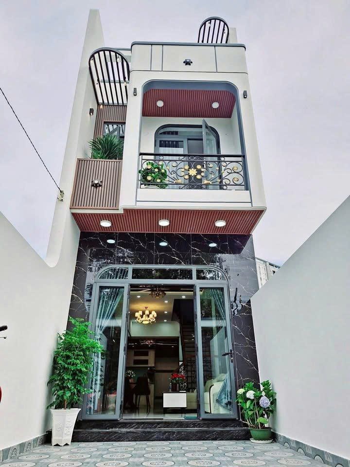 Nhà mặt phố Tương Bình Hiệp 135m² giá 2,95 tỷ - Vị trí đắc địa, an ninh tốt!