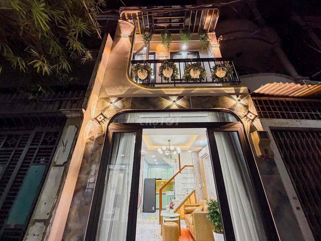 Bán nhà Trần Quang Diệu Quận 3 - 21m² giá 4.3 tỷ - Kinh doanh thời trang sầm uất!