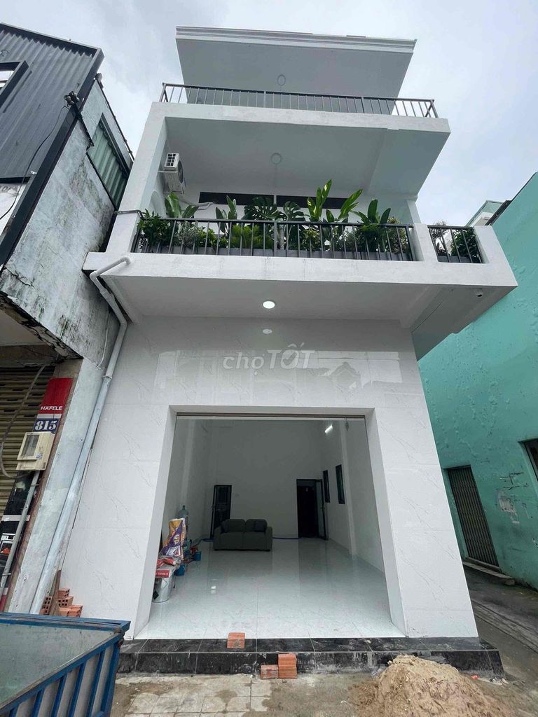 Cho thuê mặt bằng mặt tiền Lạc Long Quân 4,5x9m mới 100% giá 19 triệu