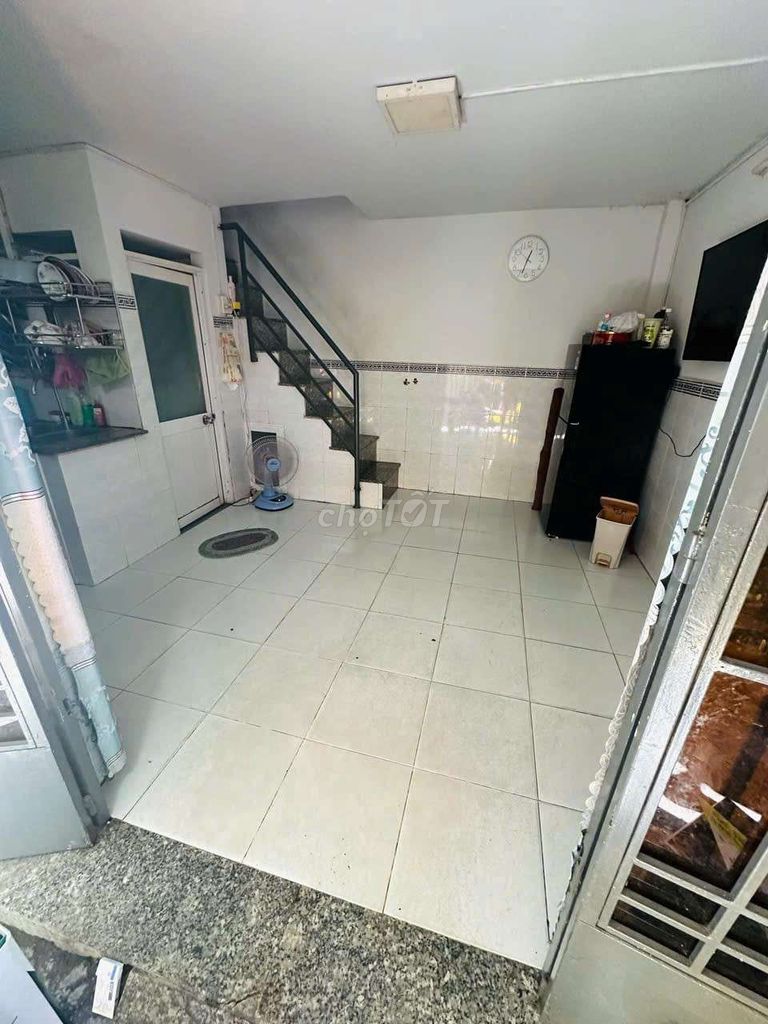 Nhà Liên Tỉnh 5, P6, Q8, 16m² chỉ 2.55 tỷ - Ngôi nhà lý tưởng gần mặt tiền!