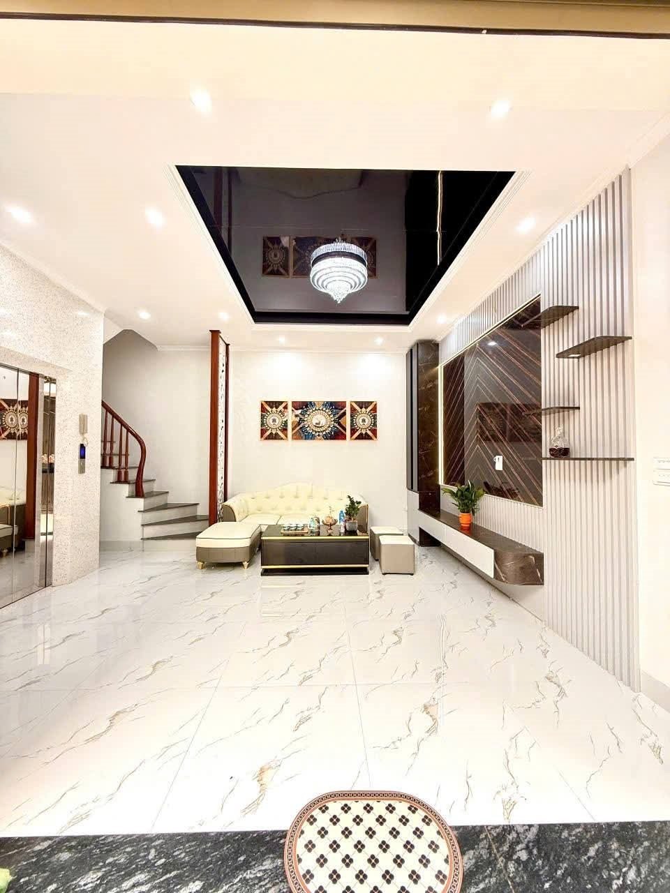 Nhà riêng Đông Ngạc Bắc Từ Liêm 41m² giá 100 tỷ - Ô tô đỗ cửa, thang máy tiện lợi!