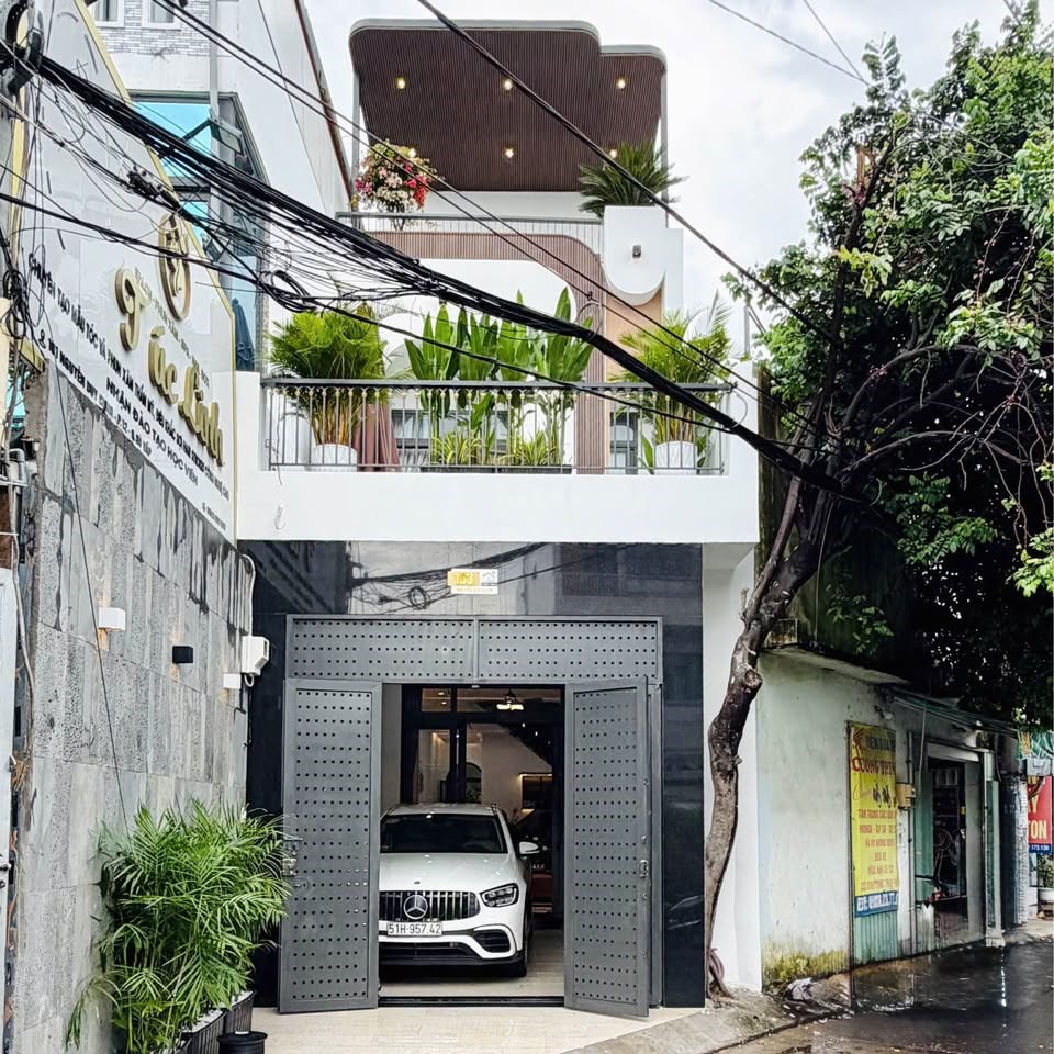 Nhà lầu chính chủ tại Biên Hòa 100m² giá 2 tỷ - Tặng nội thất cao cấp và chỉ vàng!