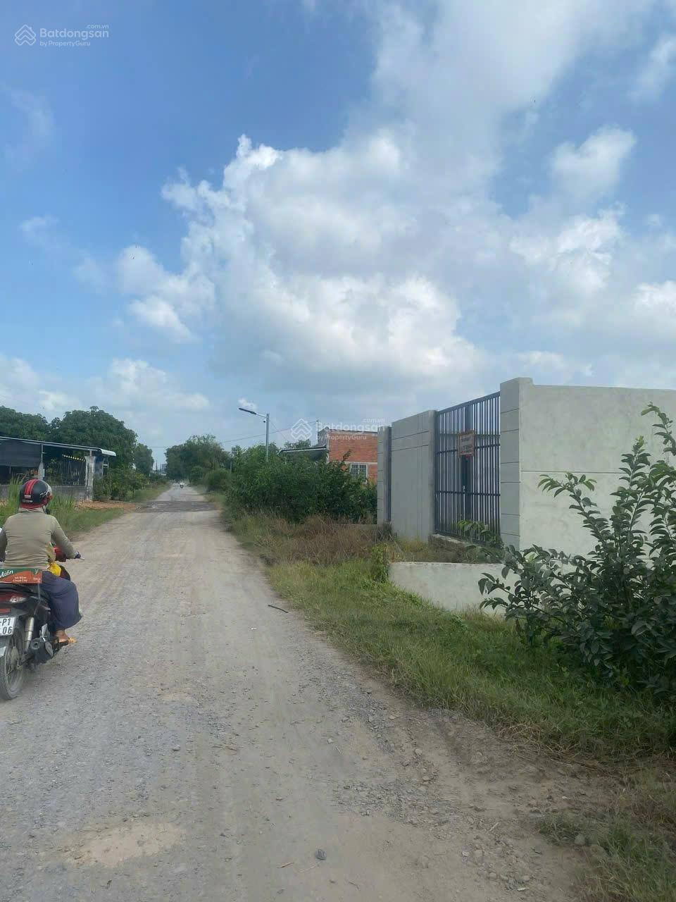 Đất thổ cư 200m² mặt tiền 10m tại Tân Phú, Đức Hòa - Giá 2.2 tỷ, vị trí giao thông thuận lợi!