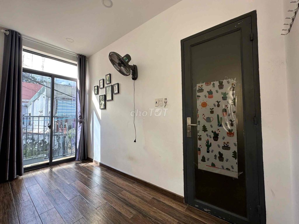 Studio ban công full nội thất tại Phan Xích Long, 25m² giá 4 triệu - An ninh 24/7, gần chợ Bà Chiểu!