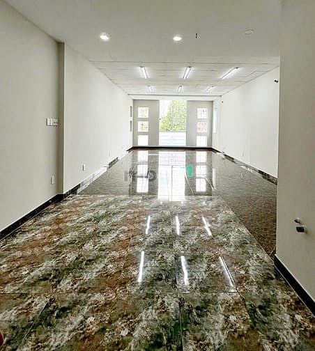 Nhà mặt tiền Cư xá Lữ Gia Q11, 5.4x28.5m, 3 Lầu - Sân để xe rộng rãi