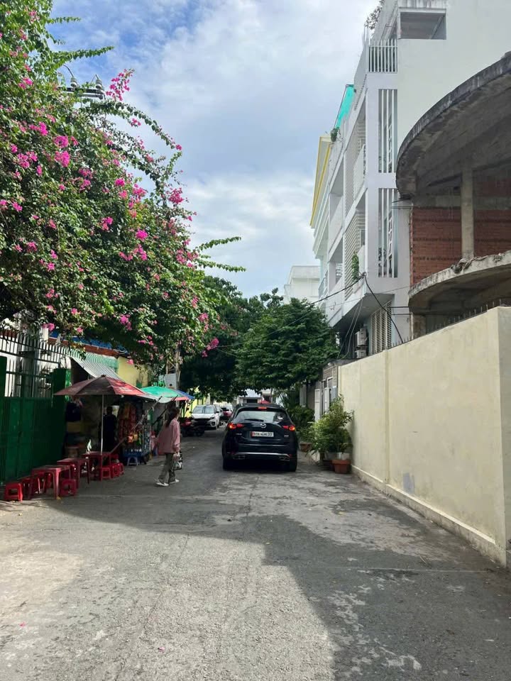 Bán gấp FrontHouse 70m² đường Lê Văn Sỹ, Phú Nhuận - Nhà trệt 3 lầu kiên cố!