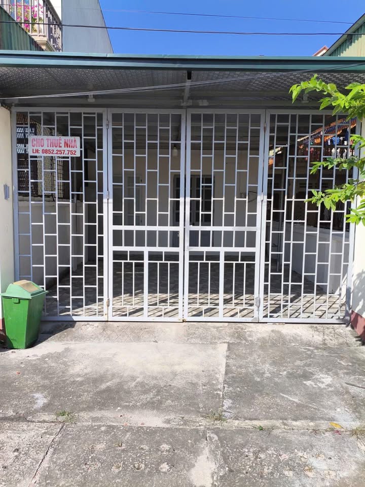 Nhà nguyên căn tại Việt Hưng 130m² - Thích hợp cho gia đình và làm việc!