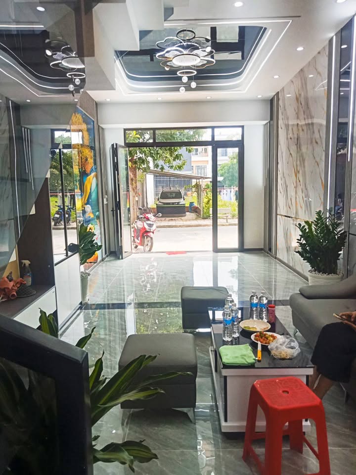 Nhà mặt tiền An Phú 67m² giá 4.5 tỷ - Đầy đủ nội thất, sẵn sàng ở ngay!